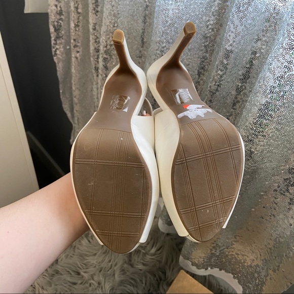 White heels - Picture 4 of 10